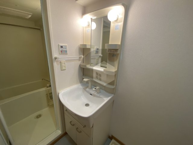 ネオ・グランツ高井田の独立洗面台