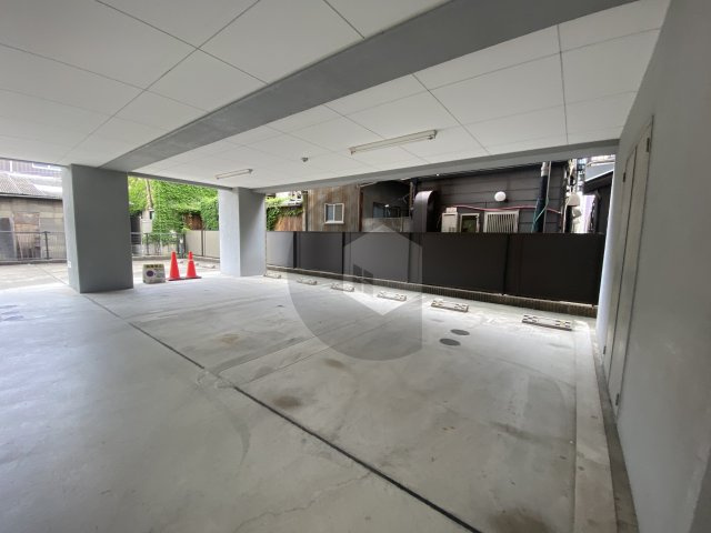 ネオ・グランツ高井田の駐車場