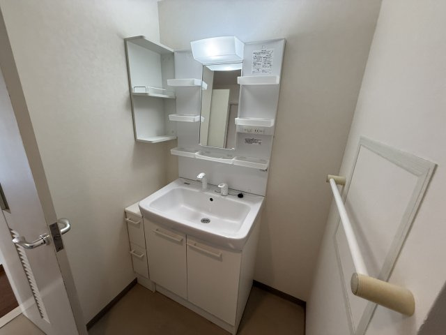 コルナス西館の独立洗面台