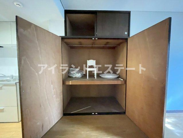 ティブロンコート　陽当たり良好　バストイレ別の収納