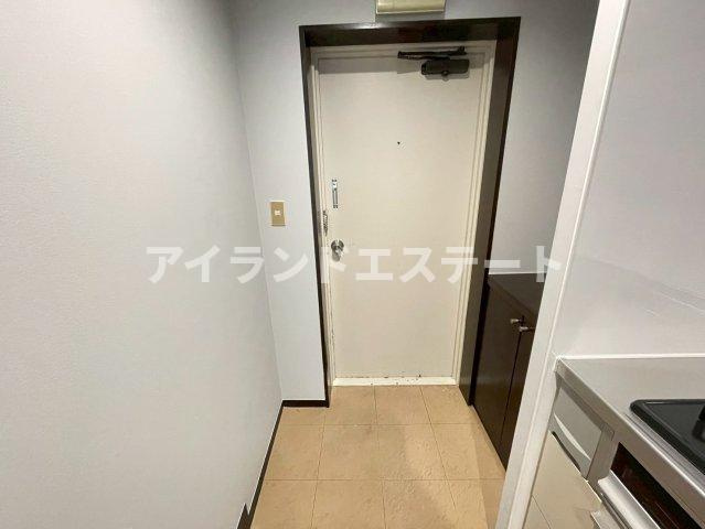 ティブロンコート　陽当たり良好　バストイレ別の玄関