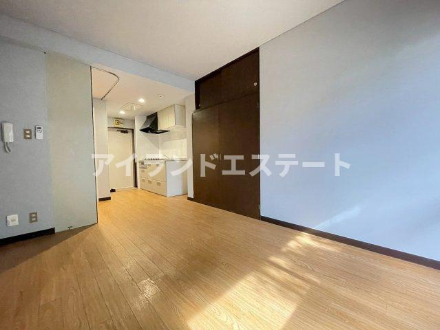 ティブロンコート　陽当たり良好　バストイレ別の居間・リビング