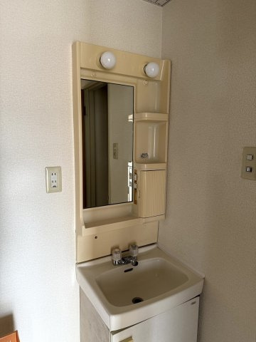 十三番館の洗面所