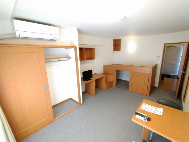 レオパレスパルコートＣの居間・リビング