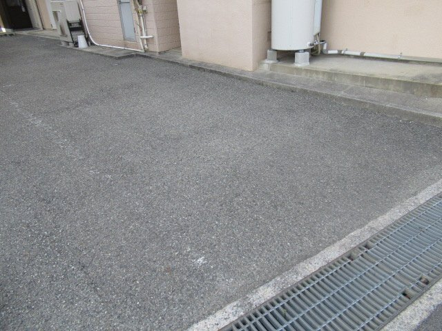 別所伊藤ビルの駐車場