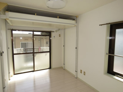 【洋室】 | パールハイツ霞 | 壁の窓は角部屋のみ