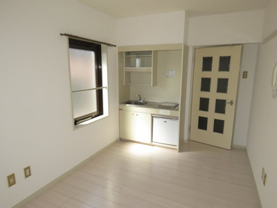 【洋室】 | パールハイツ霞 | 壁の窓は角部屋のみ