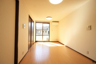 【居間・リビング】 | ロイヤルスーテジ阿倉川