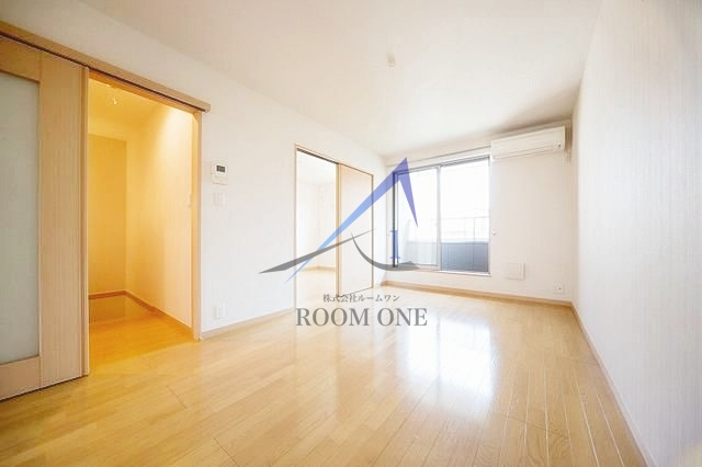 ブリーズ東海神Ｃの居間・リビング|洋室のお部屋です。