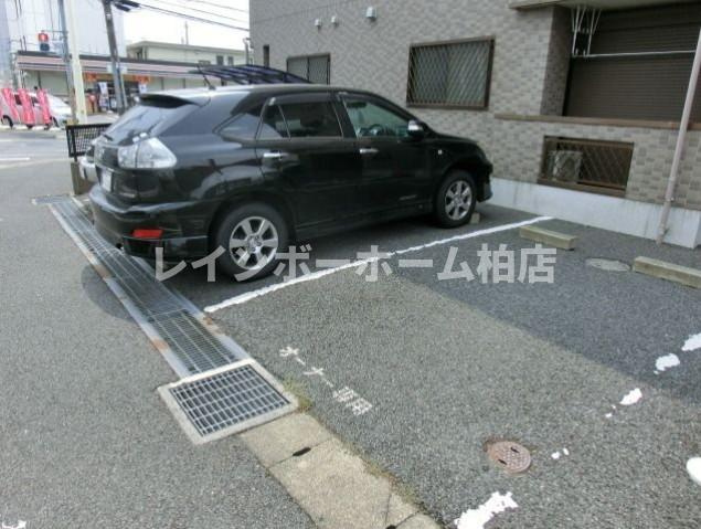 【仲介手数料：50％OFF】対象物件！の駐車場|駐車場があるので、車を買う予定の方も安心です