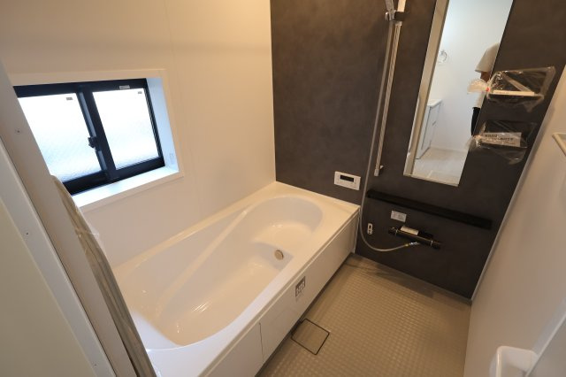 【浴室】 | 《仲介手数料無料》浦和区領家２丁目8-15(1号棟)新築一戸建てグラファーレ | 撮影日 2025年11月14日 13:00 晴れ