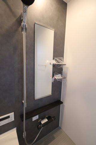 【浴室】 | 《仲介手数料無料》浦和区領家２丁目8-15(1号棟)新築一戸建てグラファーレ | 撮影日 2025年11月14日 13:00 晴れ