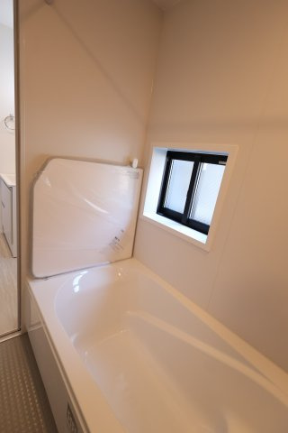 【浴室】 | 《仲介手数料無料》浦和区領家２丁目8-15(1号棟)新築一戸建てグラファーレ | 撮影日 2025年11月14日 13:00 晴れ