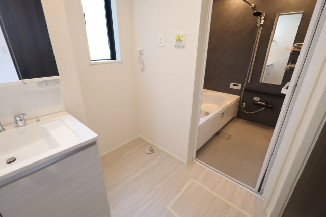 【ランドリースペース】 | 《仲介手数料無料》浦和区領家２丁目8-15(1号棟)新築一戸建てグラファーレ | 撮影日 2025年11月14日 13:00 晴れ