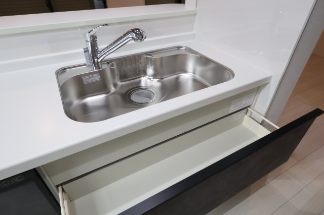 【キッチン】 | 《仲介手数料無料》浦和区領家２丁目8-15(1号棟)新築一戸建てグラファーレ | 撮影日 2025年11月14日 13:00 晴れ