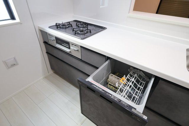 【キッチン】 | 《仲介手数料無料》浦和区領家２丁目8-15(1号棟)新築一戸建てグラファーレ | 撮影日 2025年11月14日 13:00 晴れ