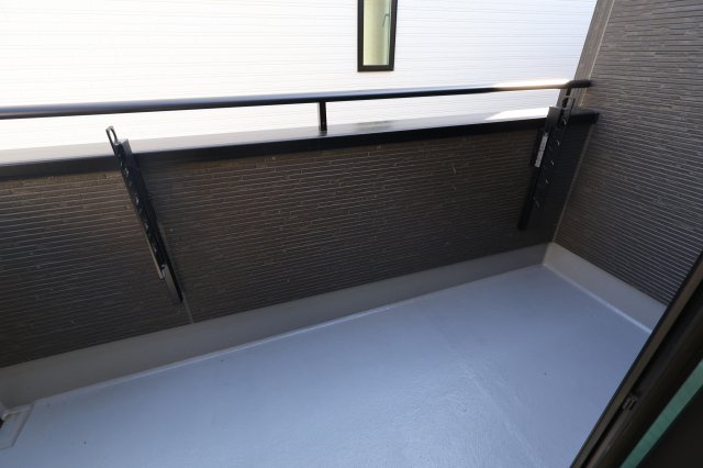 【バルコニー】 | 《仲介手数料無料》浦和区領家２丁目8-15(1号棟)新築一戸建てグラファーレ | 撮影日 2025年11月14日 13:00 晴れ