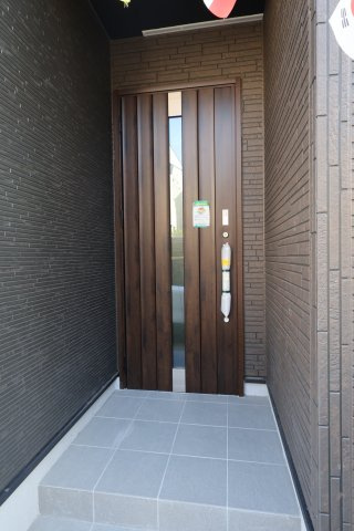 【玄関】 | 《仲介手数料無料》浦和区領家２丁目8-15(1号棟)新築一戸建てグラファーレ | 撮影日 2025年11月14日 13:00 晴れ