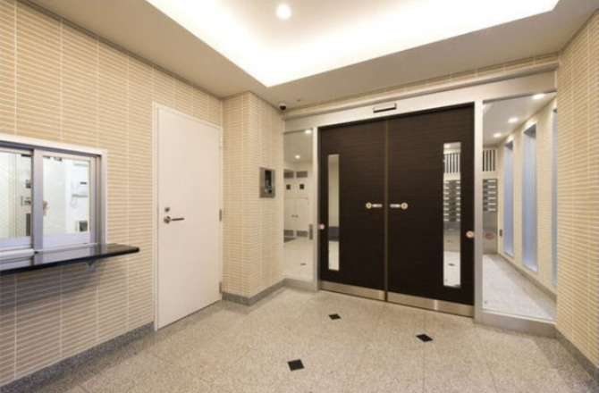 LIBRGRANT世田谷弦巻　ネット0　浴室乾燥　セキュリティ完備のエントランス