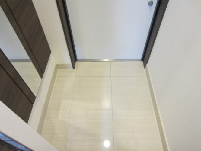 LIBRGRANT世田谷弦巻　ネット0　浴室乾燥　セキュリティ完備の玄関