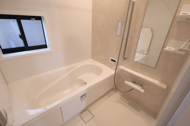 《仲介手数料無料》浦和区領家２丁目8-15新築一戸建てグラファーレの浴室|撮影日 2025年11月14日 13:00 晴れ