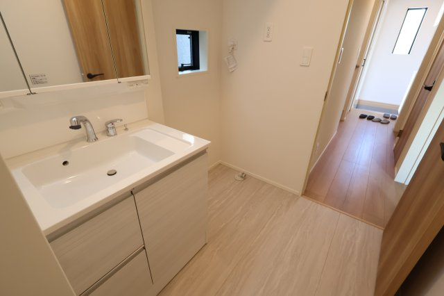 《仲介手数料無料》浦和区領家２丁目8-15(2号棟)新築一戸建てグラファーレのランドリースペース|撮影日 2025年11月14日 13:00 晴れ