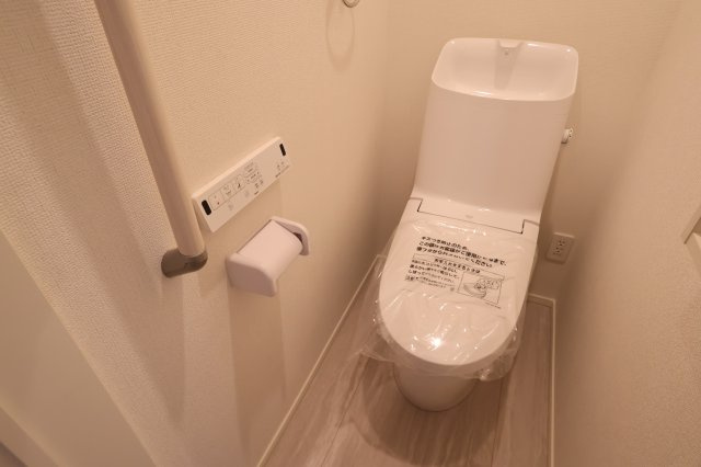 《仲介手数料無料》浦和区領家２丁目8-15(2号棟)新築一戸建てグラファーレのトイレ|撮影日 2025年11月14日 13:00 晴れ