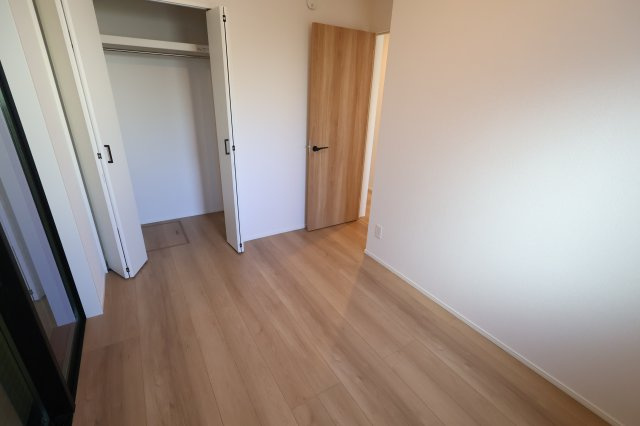 《仲介手数料無料》浦和区領家２丁目8-15(2号棟)新築一戸建てグラファーレの洋室|撮影日 2025年11月14日 13:00 晴れ