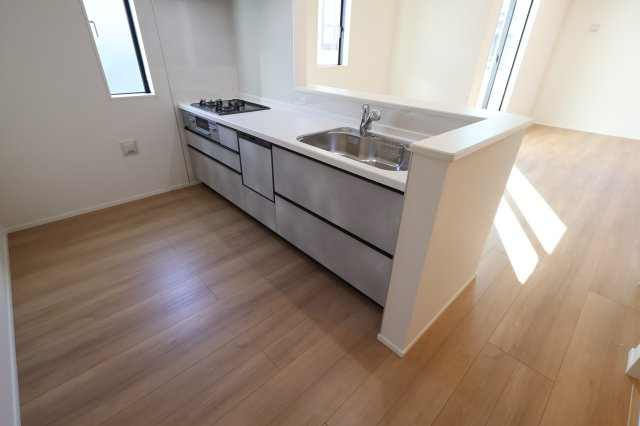 《仲介手数料無料》浦和区領家２丁目8-15(2号棟)新築一戸建てグラファーレのキッチン|撮影日 2025年11月14日 13:00 晴れ