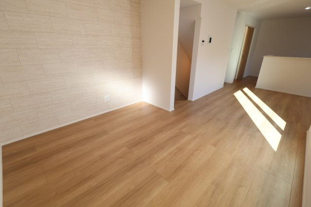 《仲介手数料無料》浦和区領家２丁目8-15(2号棟)新築一戸建てグラファーレの居間・リビング|撮影日 2025年11月14日 13:00 晴れ