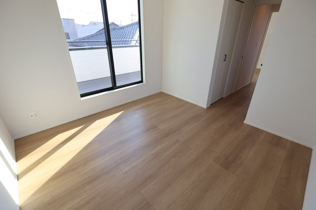 《仲介手数料無料》浦和区領家２丁目8-15(2号棟)新築一戸建てグラファーレの洋室|撮影日 2025年11月14日 13:00 晴れ