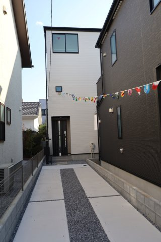 《仲介手数料無料》浦和区領家２丁目8-15(2号棟)新築一戸建てグラファーレの外観|撮影日 2025年11月14日 13:00 晴れ