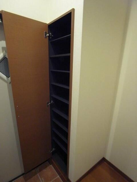 リスレーヌ蔵前の玄関