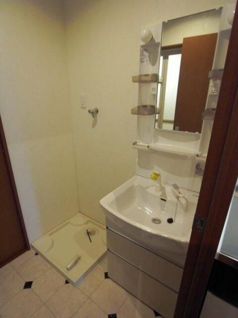 リスレーヌ蔵前の洗面所