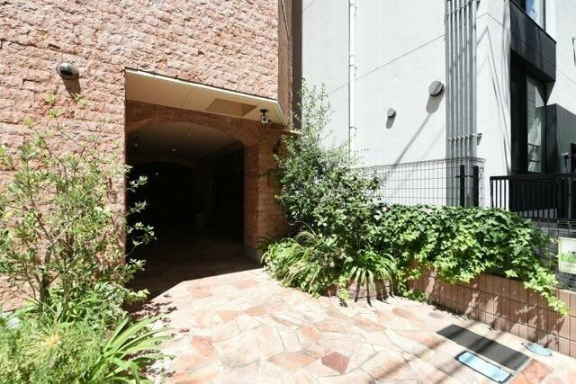 リスレーヌ蔵前のエントランス