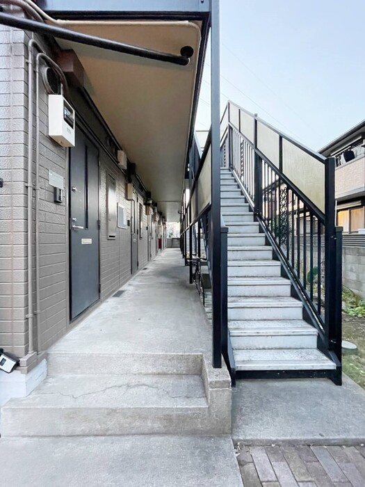 ヴィラ・ファミーユ　Bのエントランス