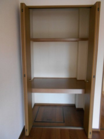 ヴィラ・ファミーユ　Bの収納