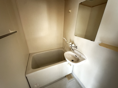 【駐車場】 | ウエストハイツ | 屋根付き駐輪場です