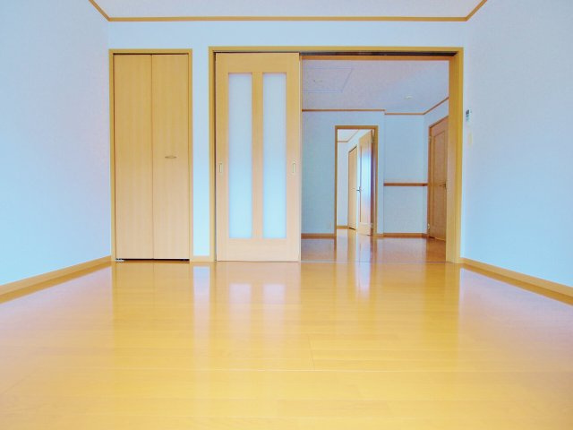 ベルフラワーの洋室