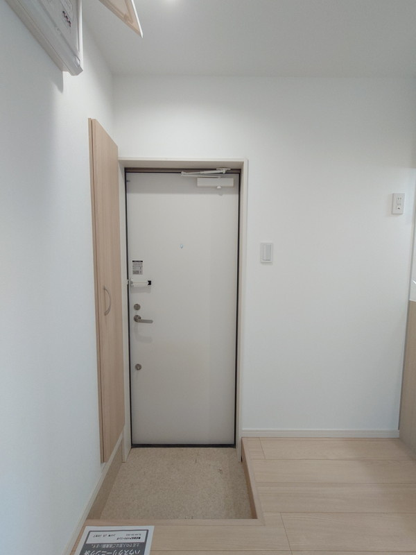 キャメル新狭山3の玄関