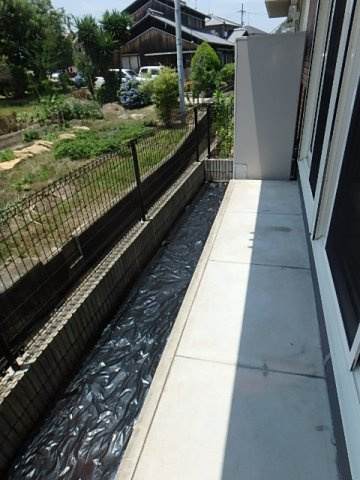 加古川市加古川町稲屋のアパートのバルコニー