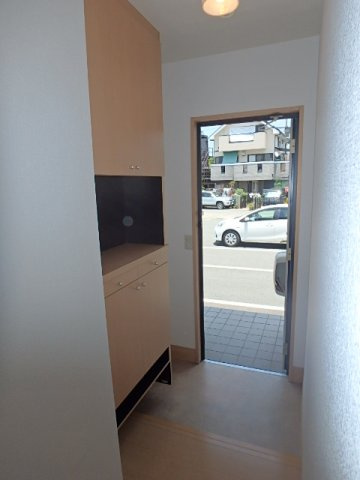 加古川市加古川町稲屋のアパートの玄関