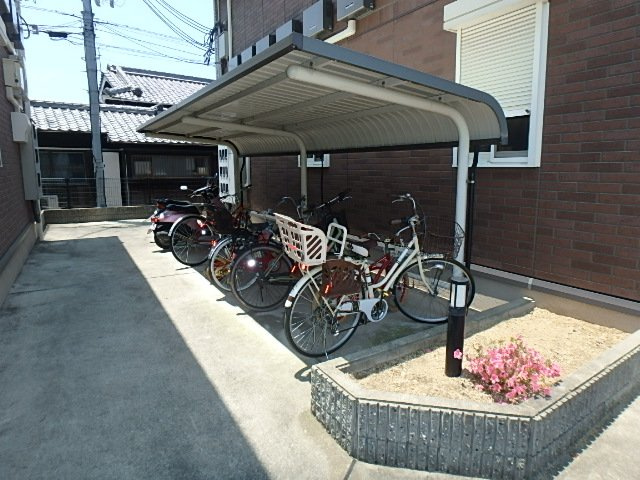 加古川市加古川町稲屋のアパートのエントランス