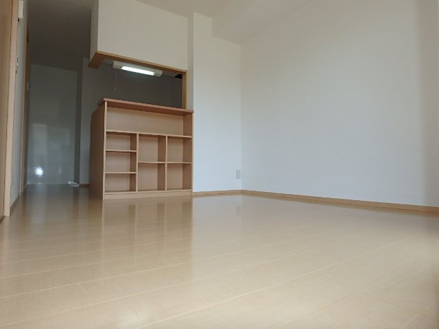 加古川市加古川町稲屋のアパートの居間・リビング