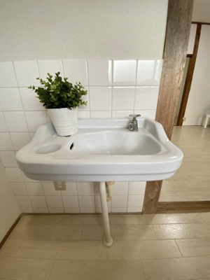 【洗面所】 | OKハウス有家 | キッチンスペースには別途手洗い付♪洗面所としてもお使いいただけます。