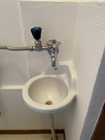 OKハウス有家の設備|トイレはコンパクトな手洗い器付きです。