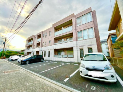 【駐車場】 | グランドパレス | 外観写真（昼）