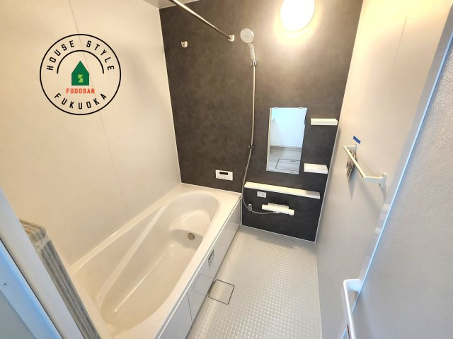 福岡市西区石丸3丁目第2-2棟（2号棟）　の内観：施工例|1日の疲れを癒してくれる広々バスルーム。雨の日のお洗濯にも大活躍な浴室乾燥機付です！