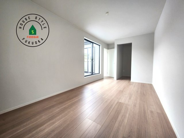 福岡市西区石丸3丁目第2-2棟（2号棟）　の内観：施工例|主寝室には収納力に優れたクローゼットがありますので、お部屋もすっきり片付きます。