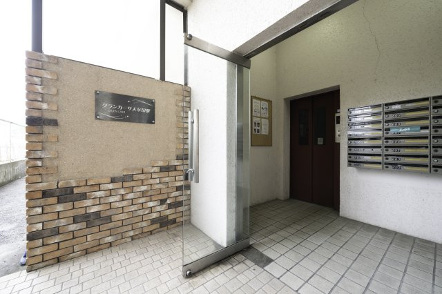 グランカーサ大牟田駅のエントランス